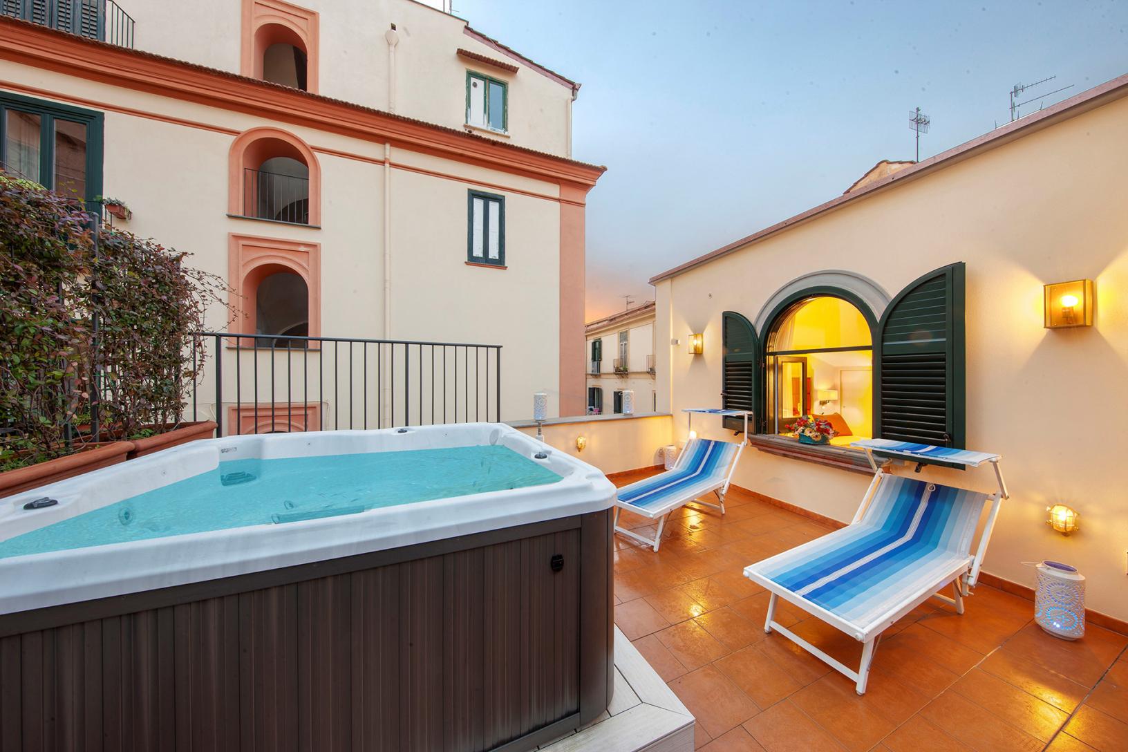 Loft Apartment with Roof Terrace and Jacuzzi